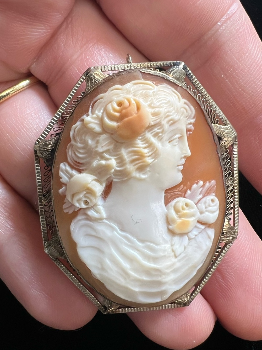 14K white gold Hand-Carved Shell Cameo Pendant Brooch in Cream and Peach